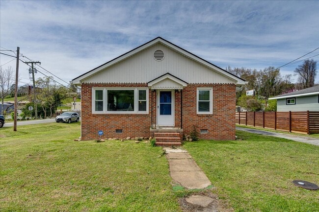 Building Photo - 3 bedroom home in Red Bank!