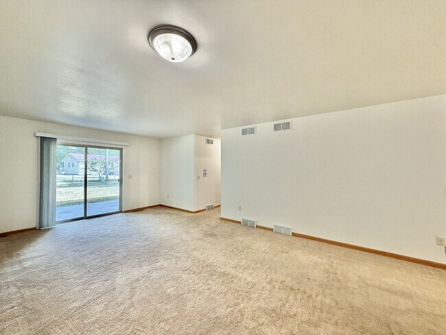 Photo - 121 Sater St