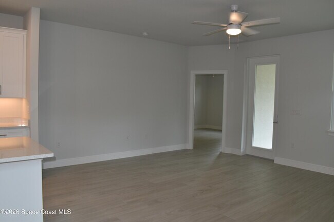 Photo - 414 Grove Ln