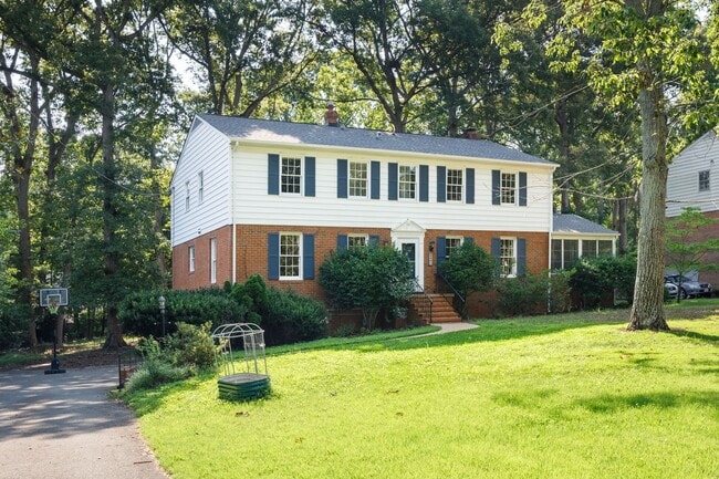 Photo - 2401 Scarsborough Dr