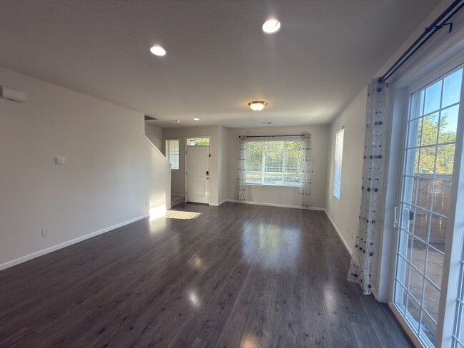 Photo - 16443 NW Ernst St