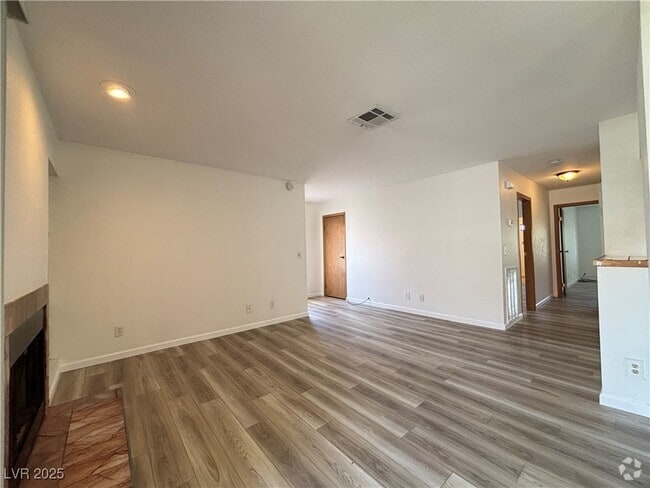 Building Photo - 1341 Del Mar St Unit 103 Rental