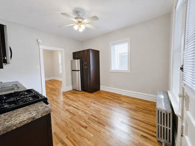 Photo - 3722 N Bosworth Ave Unit 1R