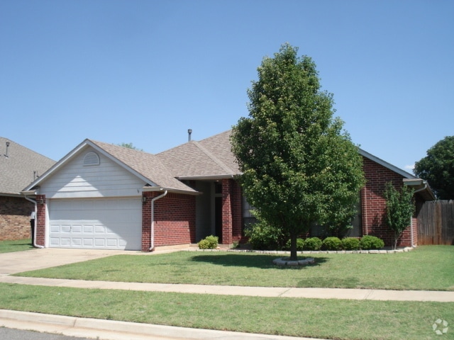 Building Photo - 6605 NW 133rd St Rental