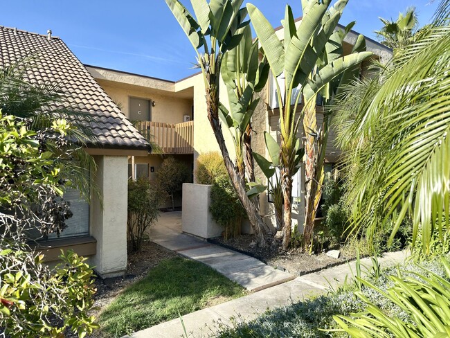 Building Photo - Spacious Upstairs Unit C