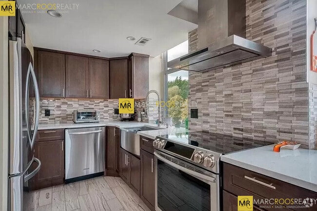 Building Photo - 3 Essex St Unit 30 Rental