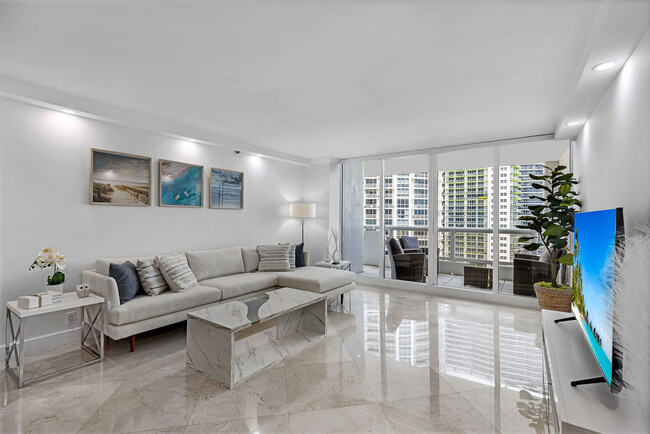 Building Photo - 1717 N Bayshore Dr Rental