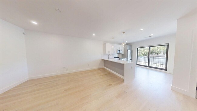 Building Photo - 52 Withington St Unit 7
