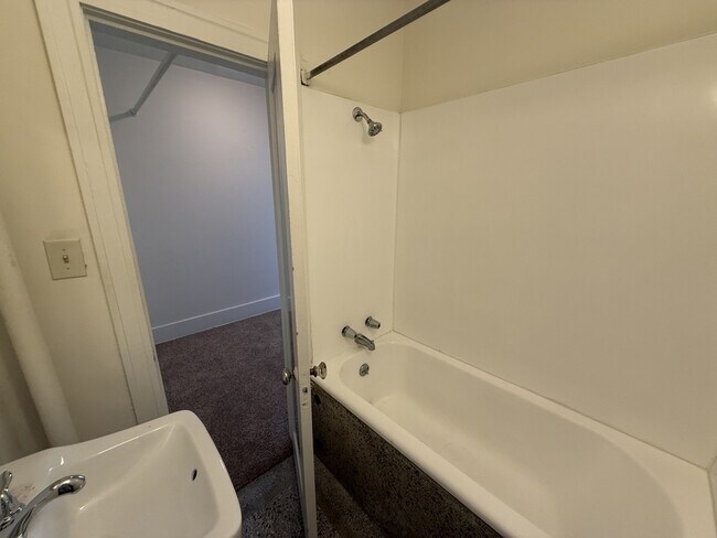 Photo - 16 N Broadway St Unit 33