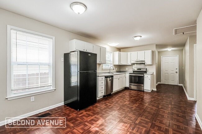 Photo - 1831 W Ormsby Ave