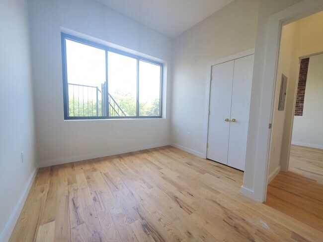 Photo - 141 Monticello Ave Unit 5