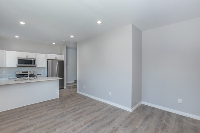 Photo - 5158 Ewing St