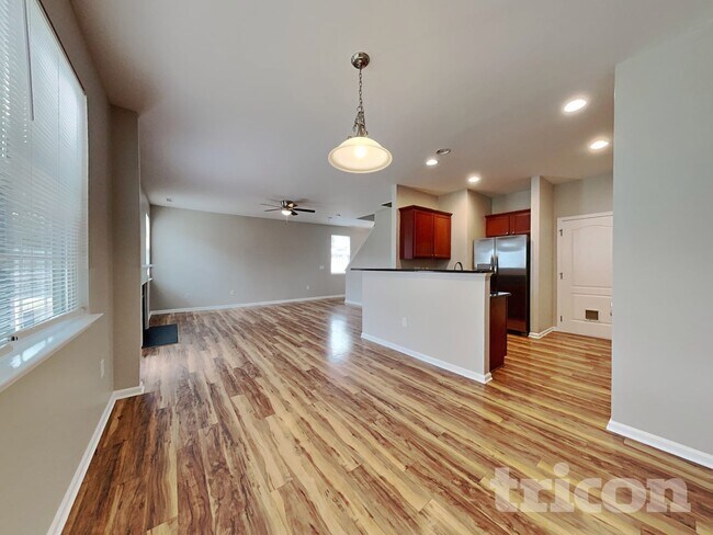 Photo - 1304 Lombar St