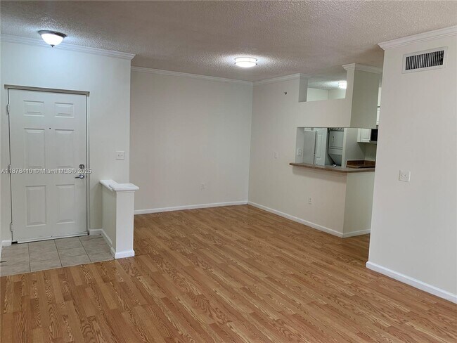 Photo - 17150 N Bay Rd Unidad 2717