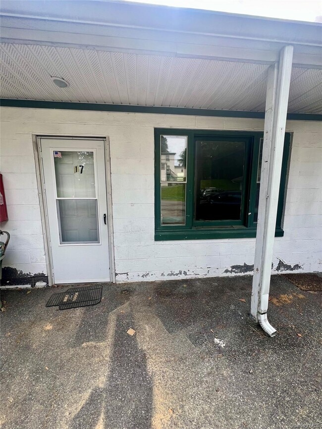 Building Photo - 1612-1616 US-9W Unit 17