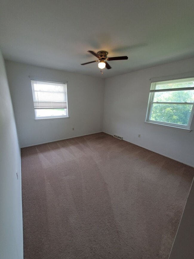 Building Photo - 141 Morris St Rental