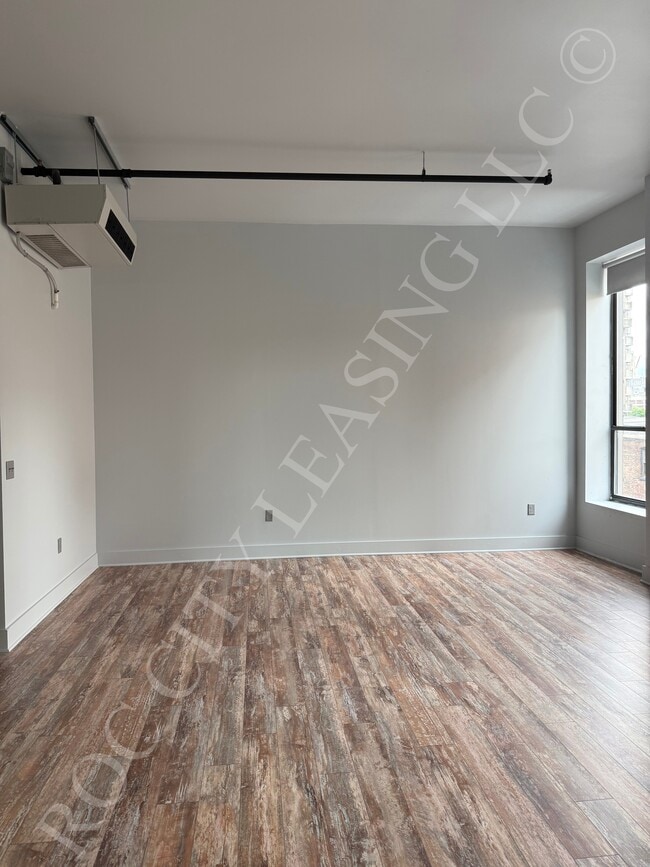 155 Saint Paul #211 Living Space - Hive@155 and Hive Andrews