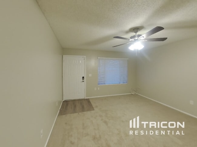 Photo - 828 N Pine Ct