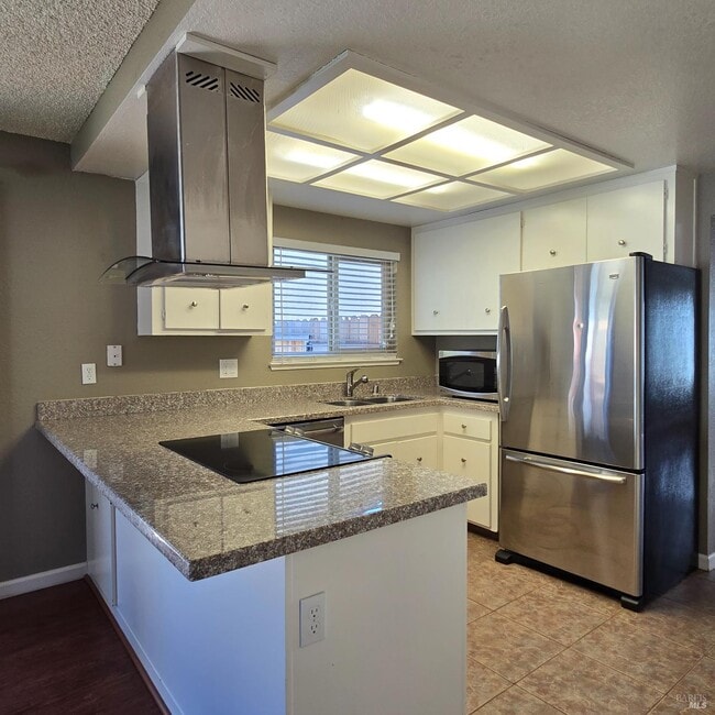 Building Photo - 2031 California Dr