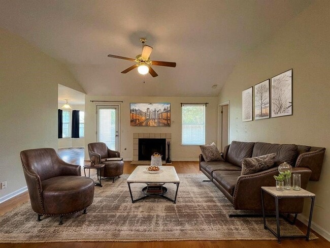 Photo - 205 Juniper Dr