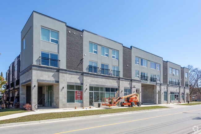 Building Photo - Ivy Two