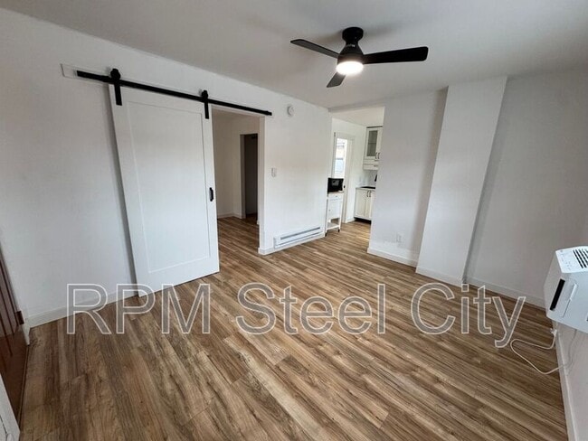 Photo - 512-512 1/2 W 10th St