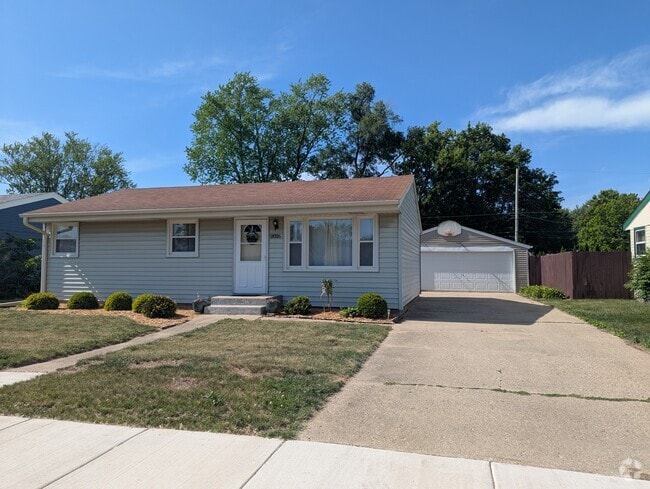 Building Photo - 2026 Evans Ave Rental
