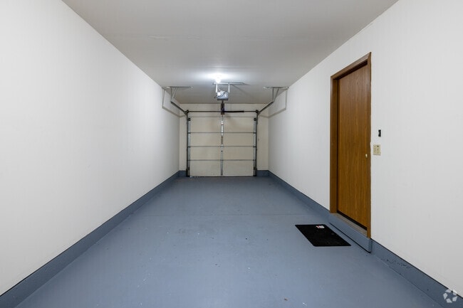 2BR, 1.5BA - 1,100SF - Executive Suite - Attached Garage