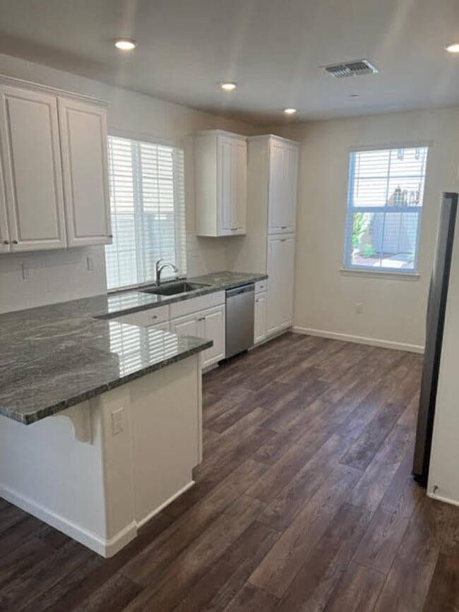 Photo - Gorgeous Newer Home in Roseville!