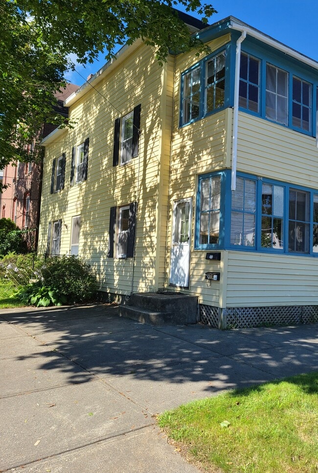 Building Photo - 108 Second St. Unit 1