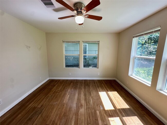6 E Southlawn Ave