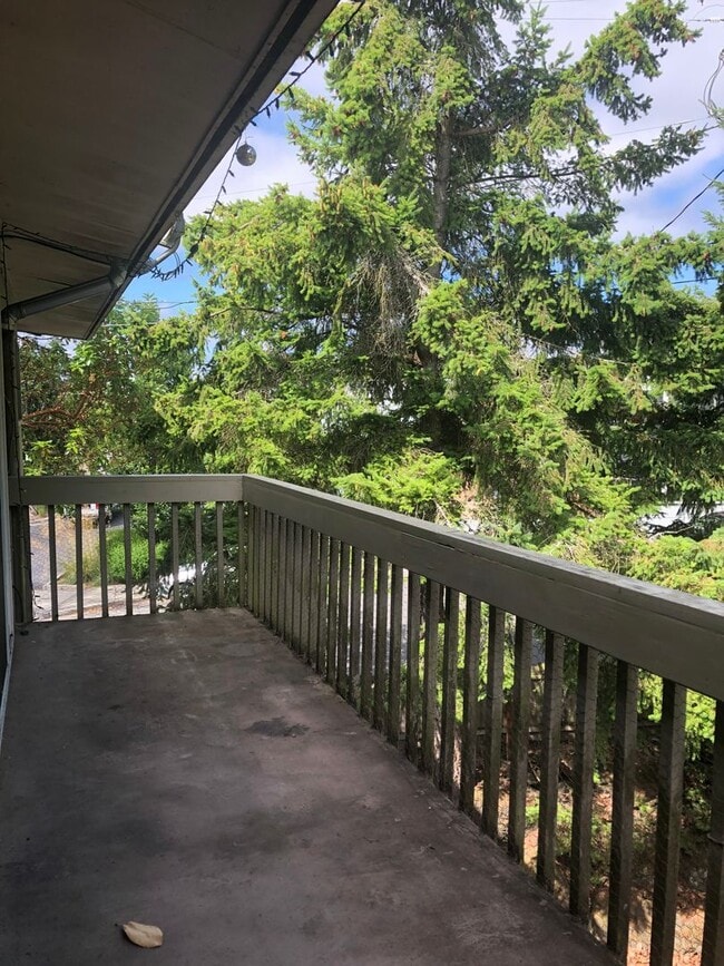 Building Photo - Tillicum 306 Unit Tillicum 306