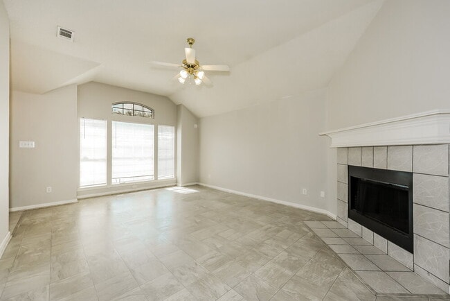 Photo - 5017 Eastcreek Dr