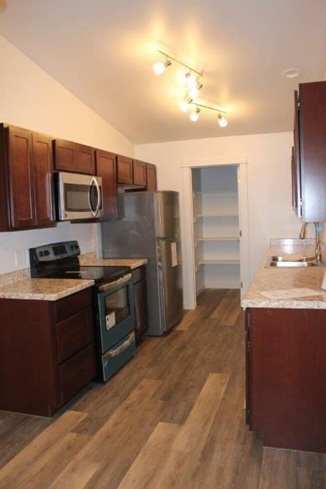 Photo - 710 N 12th St