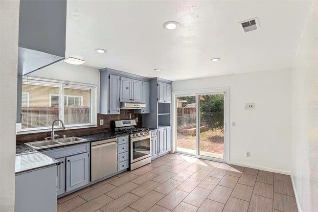 Photo - 844 Royalbrook Ct