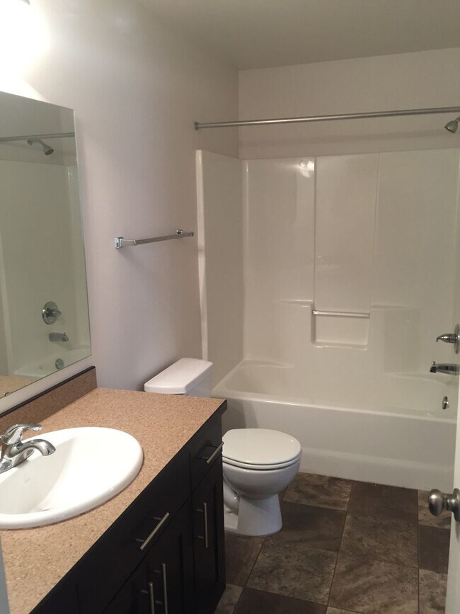 Photo - 3 Bed 2 Bath Twin home