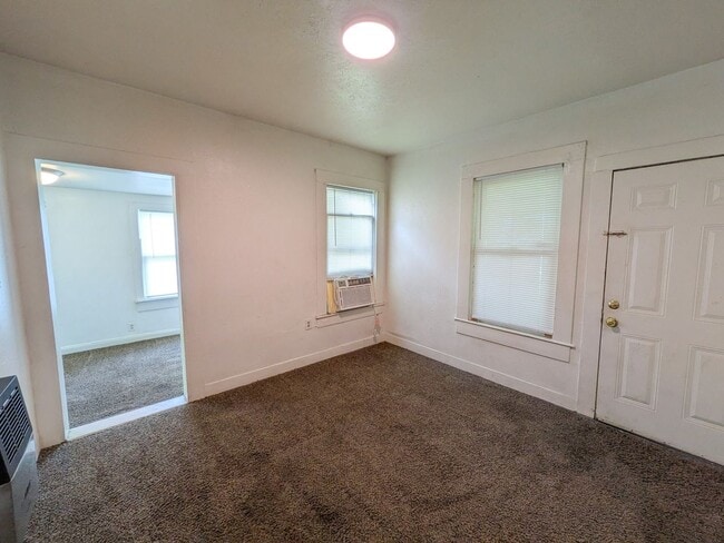 Photo - 1491 Brockman St