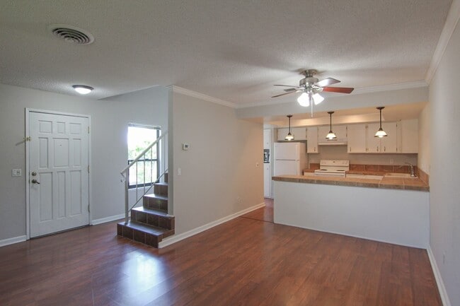 Photo - 2 Bedroom Condo for Rent in Redding CA with Pool, Tennis Courts, Garage | The Bluffs