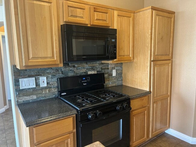 Photo - Beautiful 2 bedroom townhome with attached garage