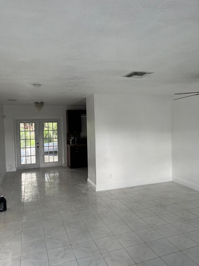 5315 NW 16th Ct