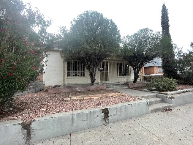 Photo - 1522 Yandell Dr
