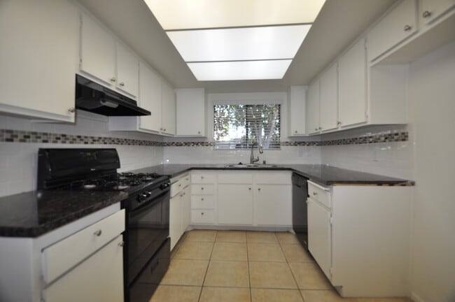 Photo - 2119 Elsinore St Unit 03