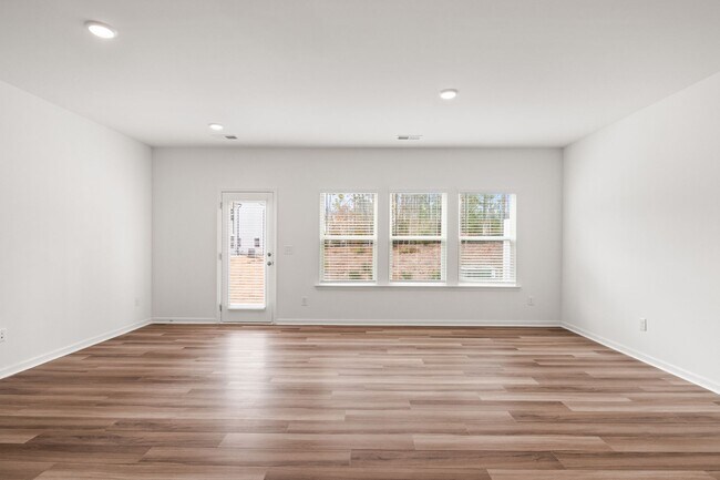 Photo - 3 Bed 2.5 Bath Townhome at Cambrey Crossing.
