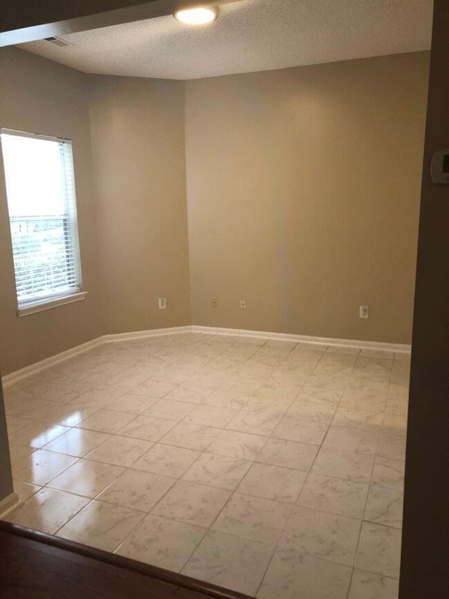 Photo - 820 E Willow Point Pl