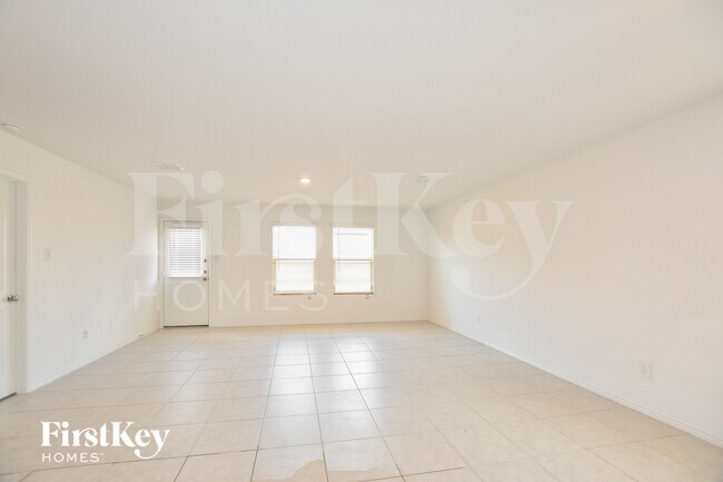 Photo - 1061 Crestview Dr