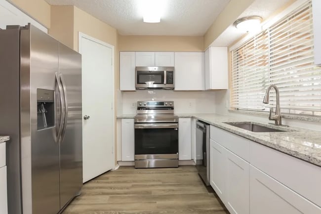 Building Photo - 4152 Hathaway Dr