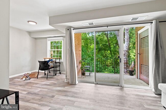 Photo - 3814 Lyndhurst Dr Unit 203
