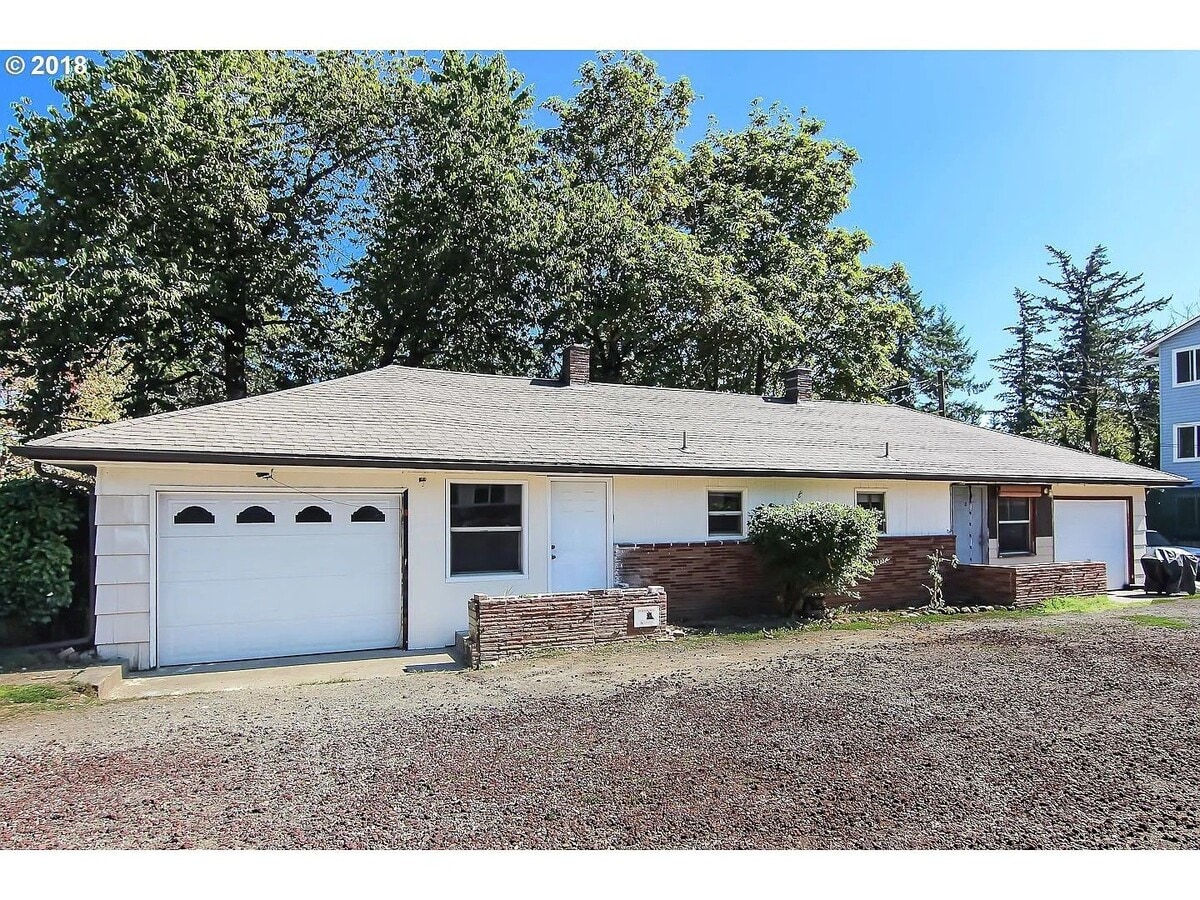 CHARMING ONE LEVEL HOME W/ GARAGE! W/S/G INCLUDED! - CHARMING ONE LEVEL HOME W/ GARAGE! W/S/G INCLUDED!