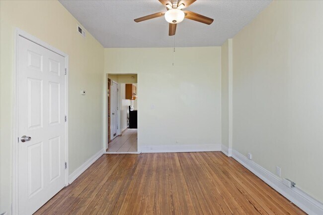 Photo - 3107 N Bernard St Unidad 2