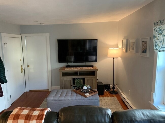 Building Photo - 38 Sackville St Unit 1